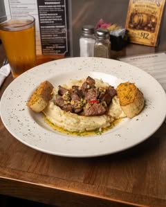 Chimichurri steak bites with buttery mashed potatoes and toasted bread